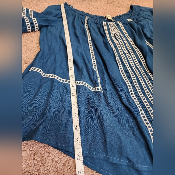 Listicle Boho Blouse Top Women's M Blue Embroidered On Off Shoulder Flowy - Picture 6 of 9